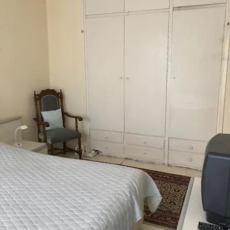 Denize çok yakın, Konyaaltı caddesine 2.bina Antalya