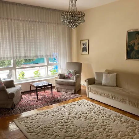 Denize çok yakın, Konyaaltı caddesine 2.bina Appartement *